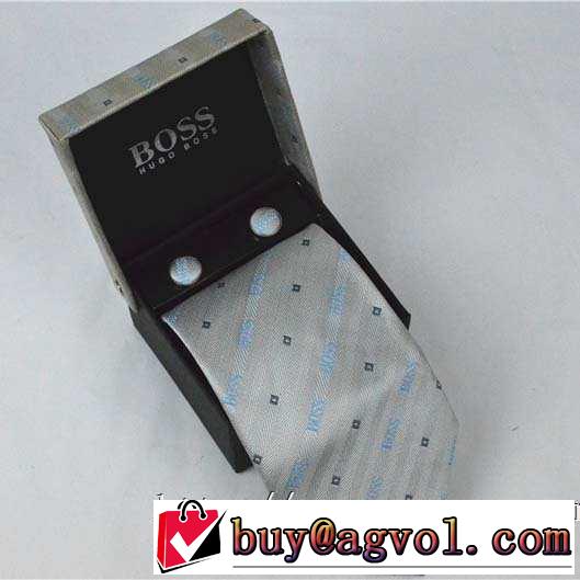 ヒューゴボスおしゃれなファッションコーデ  HUGO BOSS ネクタイ 2019-2020秋冬のファッション