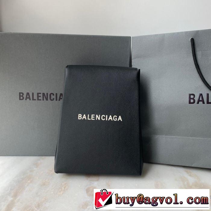 秋冬もちろん主役級 バレンシアガ 2019秋のファッショントレンドはこれ BALENCIAGA 秋ファションのトレンド ポーチ