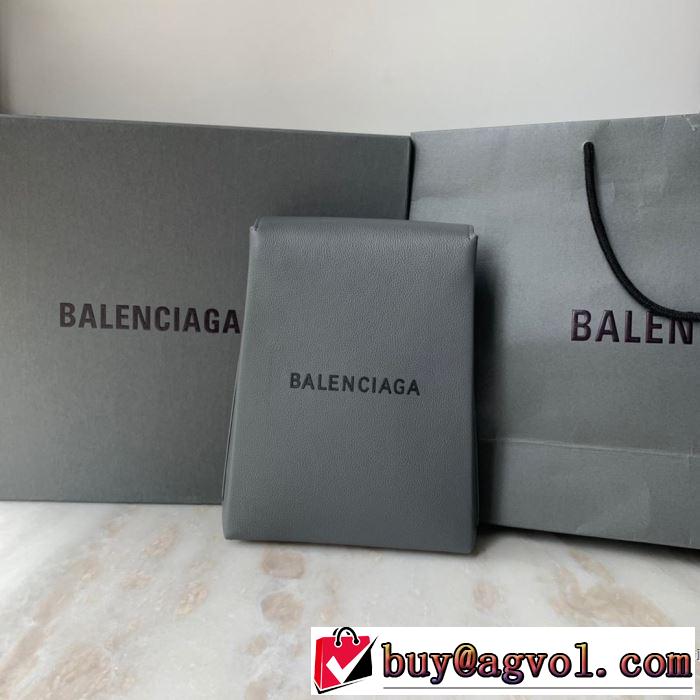 秋冬もちろん主役級 バレンシアガ 2019秋のファッショントレンドはこれ BALENCIAGA 秋ファションのトレンド ポーチ