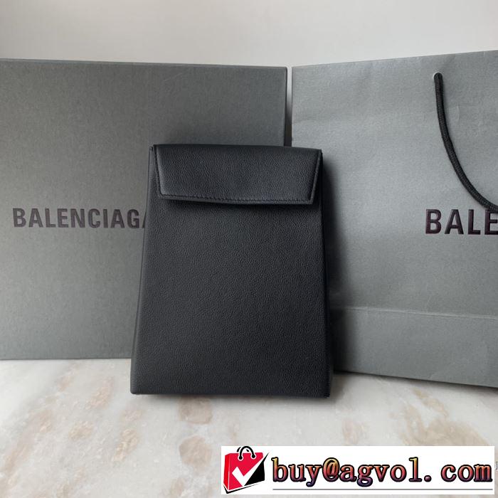 秋冬もちろん主役級 バレンシアガ 2019秋のファッショントレンドはこれ BALENCIAGA 秋ファションのトレンド ポーチ