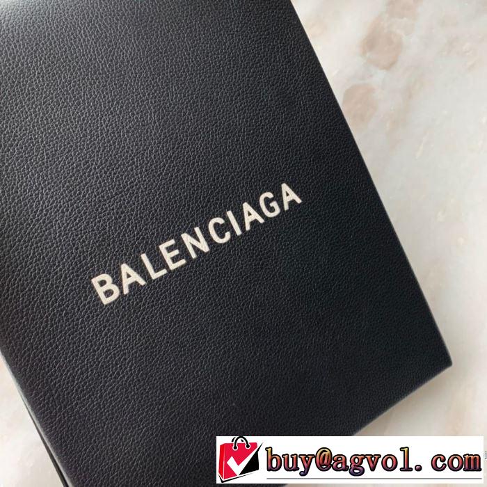 秋冬もちろん主役級 バレンシアガ 2019秋のファッショントレンドはこれ BALENCIAGA 秋ファションのトレンド ポーチ