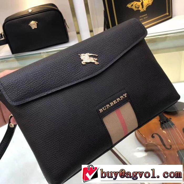 大人カジュアル夏ファッション2019 暑い今こそ活躍させたい！ バーバリー BURBERRY ポーチ
