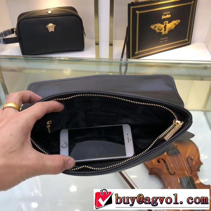 大人カジュアル夏ファッション2019 暑い今こそ活躍させたい！ バーバリー BURBERRY ポーチ