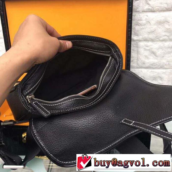 2019年春夏流行ファッション 大人可愛いスタイル バーバリー BURBERRY 斜め掛けバッグ