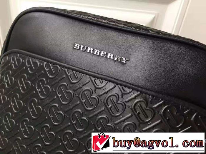 バーバリー 今年からは大注目人気アイテム　BURBERRY　2019-2020年秋冬シーズン新商品の防寒着ミニバッグ　暖かさに定評のある新作