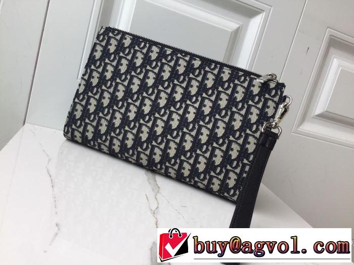 ディオール DIOR ポーチ 2019年春夏流行ファッション 春夏シンプルファッションでOK！