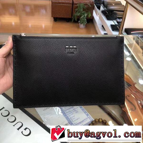 フェンディ FENDI ポーチ 2019春夏人気トレンドアイテム 海外セレブは大人気
