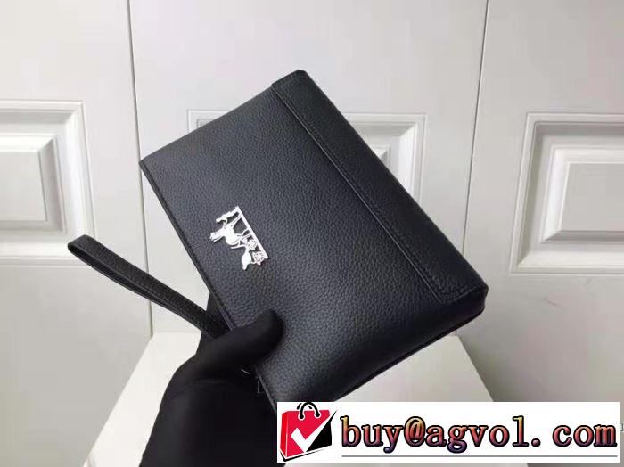 秋ファションのトレンド エルメス2019秋に注目したい  HERMES おしゃれさんはいち早く取り ポーチ 一番おしゃれ秋冬トレンド