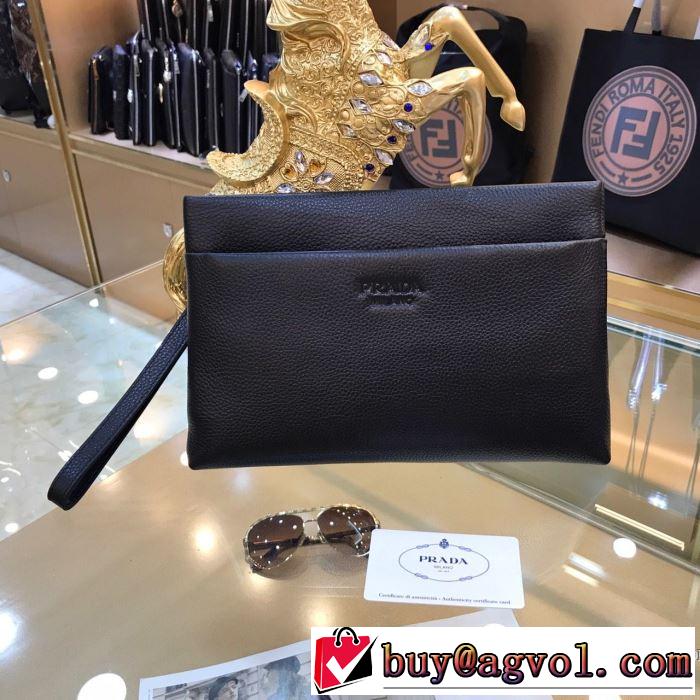 人気夏ファションおすすめ 大人カジュアル夏ファッション2019 プラダ PRADA ポーチ