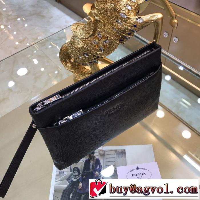 人気夏ファションおすすめ 大人カジュアル夏ファッション2019 プラダ PRADA ポーチ