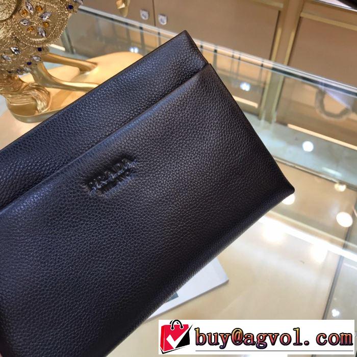 人気夏ファションおすすめ 大人カジュアル夏ファッション2019 プラダ PRADA ポーチ