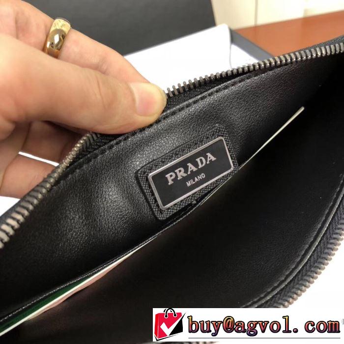 注目の秋ファッション一番 プラダ PRADA 2019秋冬トレンド押さえておきたい ポーチ  おしゃれに秋を迎えるために