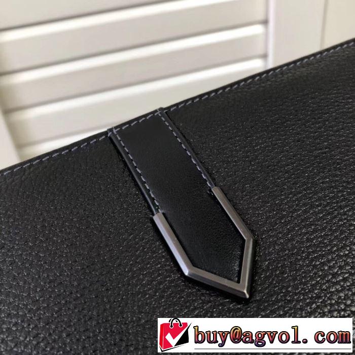 PRADA 機能性が良くブランド新品 プラダ 2019-2020秋冬のファッション 今季トレンド新作はこれ ポーチ 秋冬に大注目のカラー