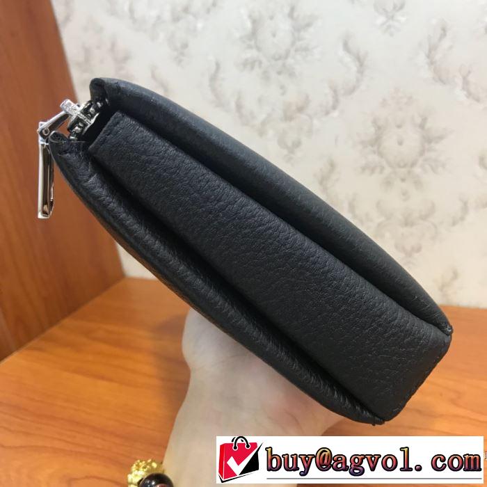 プラダ おススメの秋冬アイテムをCHECK  PRADA 2019トレンドファッション新品 ポーチ 今季トレンドをうまく取り