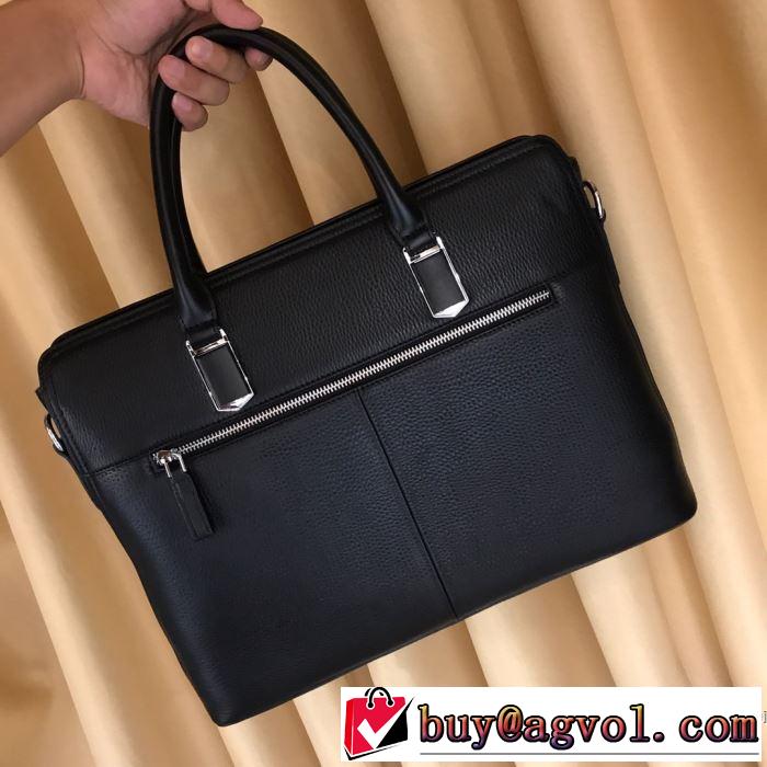 2019-20秋冬トレンドファッション プラダ PRADA 最新秋冬トレンドをチェック ハンドバッグ 秋冬流行りファション