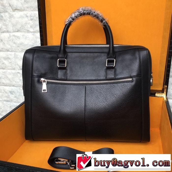 秋冬に大注目のカラー プラダ カジュアルコーデオシャレ PRADA ハンドバッグ  速報！2019年秋ファッショントレンド
