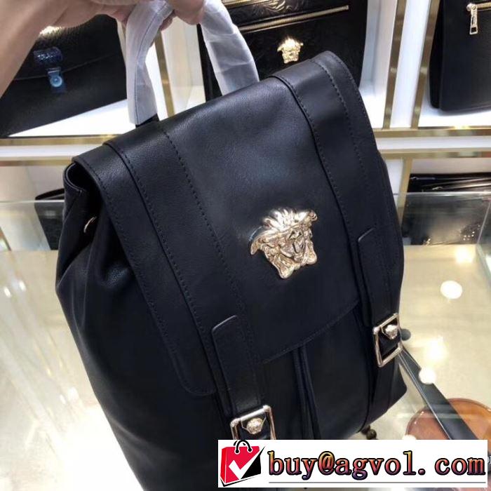 リュック 《2019年》今、注目のストリート 人気夏ファションおすすめ ヴェルサーチVERSACE