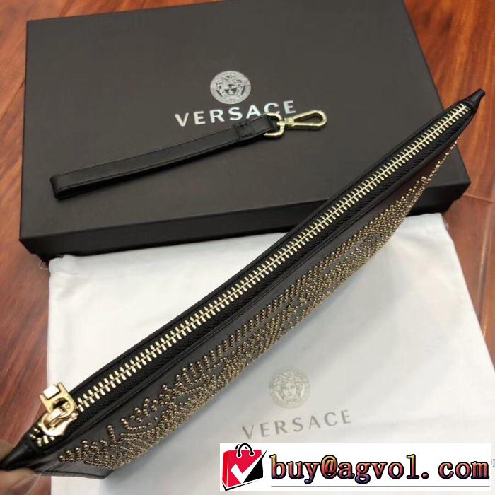 2019春夏人気トレンドアイテム 今季は特に注目ファション ヴェルサーチVERSACE ポーチ