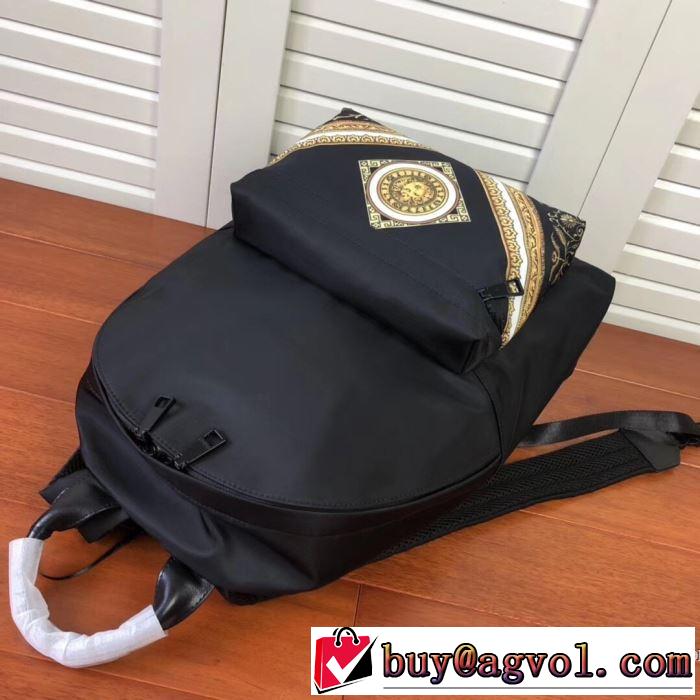 秋冬定番おすすめヴェルサーチコピーメンズバックパックVERSACE 手頃な価格に新商品 GOLD BAROCCO PRINT BACKPACK
