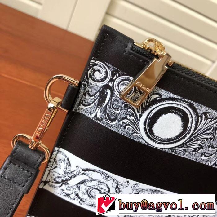 ヴェルサーチクラッチバッグメンズ　結婚式ビジネス用VERSACE 激安　LARGE BANDANA PRINT SAFFIANO LEATHER POUCH　