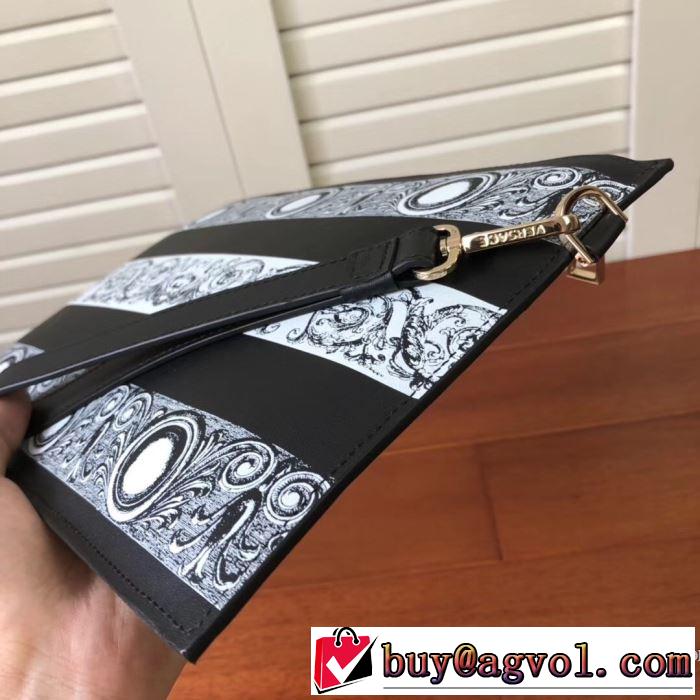 ヴェルサーチクラッチバッグメンズ　結婚式ビジネス用VERSACE 激安　LARGE BANDANA PRINT SAFFIANO LEATHER POUCH　