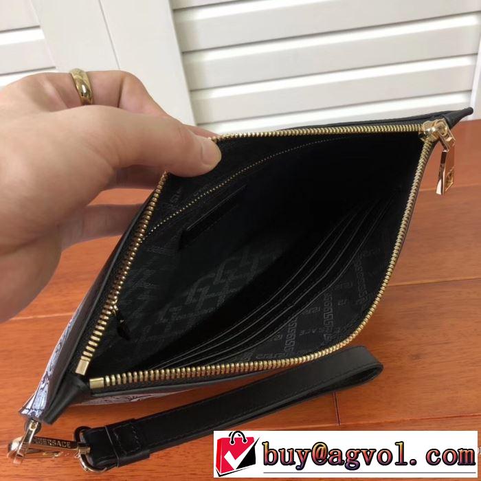 ヴェルサーチクラッチバッグメンズ　結婚式ビジネス用VERSACE 激安　LARGE BANDANA PRINT SAFFIANO LEATHER POUCH　