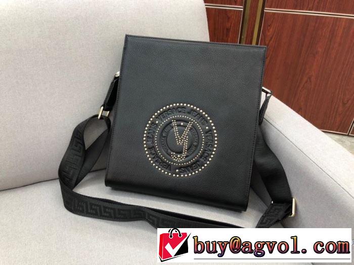 ショルダーバッグ  最新秋冬トレンドをチェック！2019-20秋冬 ヴェルサーチ 今年の流行りファション VERSACE 絶対おさえるべきカラーと最新