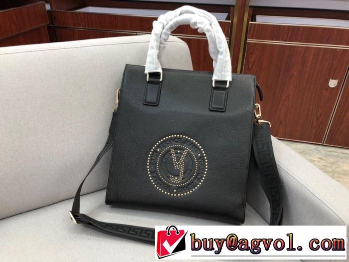 ヴェルサーチ やっぱり優しい色 VERSACE 【2019秋冬トレンド】押さえておきたい ハンドバッグ  サイズのよさを感じる新作