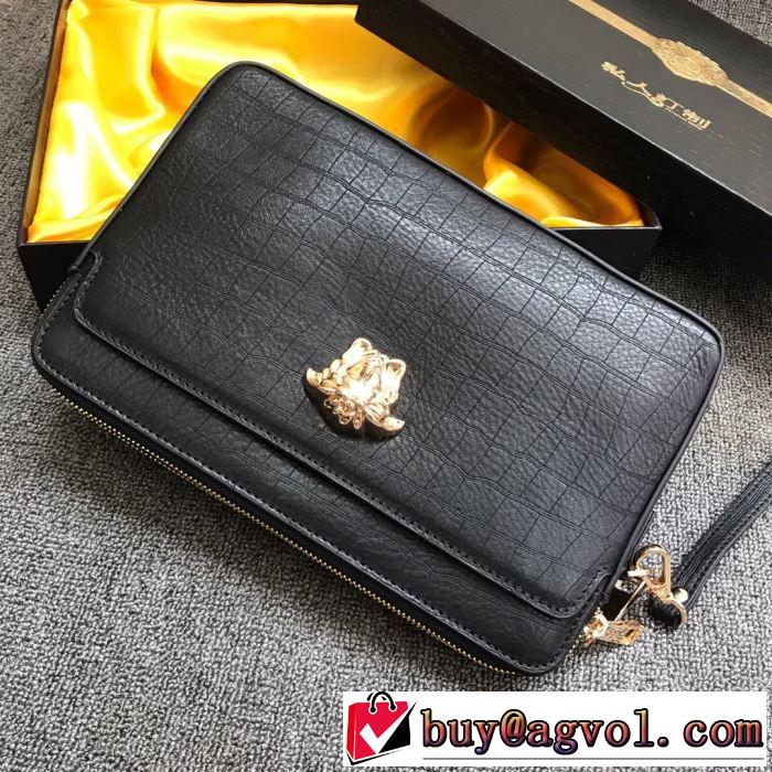 秋ファションのトレンド ヴェルサーチ 一番おしゃれ秋冬トレンドVERSACE ポーチ 2019秋に注目したい