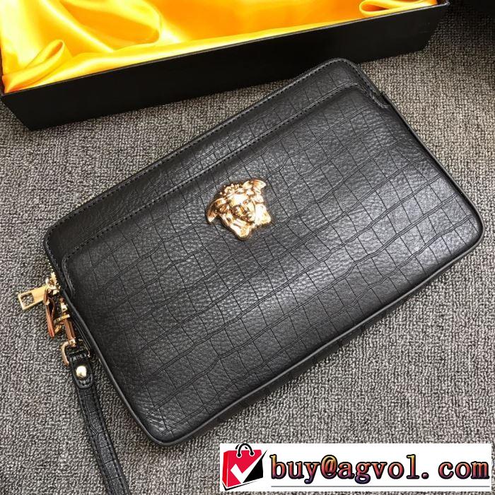 秋ファションのトレンド ヴェルサーチ 一番おしゃれ秋冬トレンドVERSACE ポーチ 2019秋に注目したい