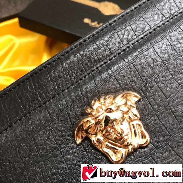 秋ファションのトレンド ヴェルサーチ 一番おしゃれ秋冬トレンドVERSACE ポーチ 2019秋に注目したい