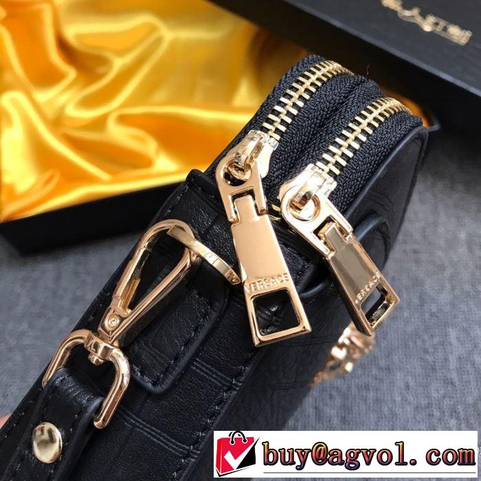 秋ファションのトレンド ヴェルサーチ 一番おしゃれ秋冬トレンドVERSACE ポーチ 2019秋に注目したい