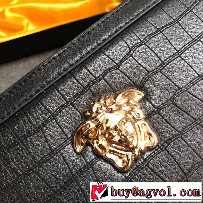 秋ファションのトレンド ヴェルサーチ 一番おしゃれ秋冬トレンドVERSACE ポーチ 2019秋に注目したい