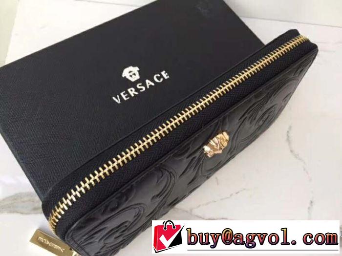 【2019春夏】最新コレクション 春夏のトレンドアイテム ヴェルサーチVERSACE 財布