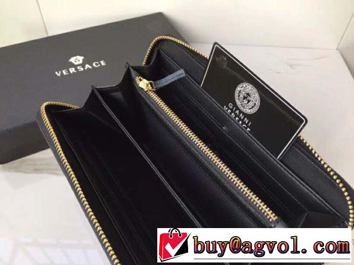 【2019春夏】最新コレクション 春夏のトレンドアイテム ヴェルサーチVERSACE 財布