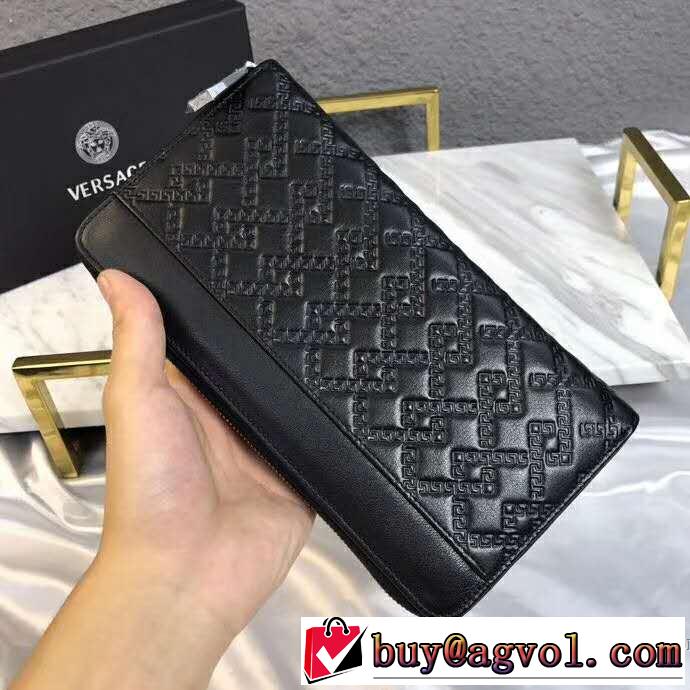 2019年春夏流行ファッション 大人の可愛さを引き立て ヴェルサーチVERSACE 財布