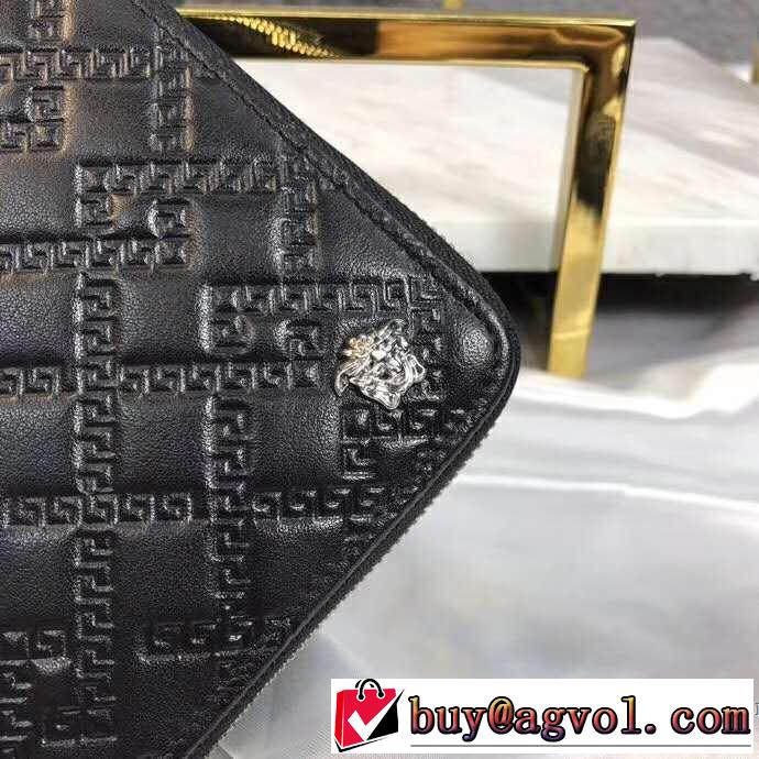 2019年春夏流行ファッション 大人の可愛さを引き立て ヴェルサーチVERSACE 財布