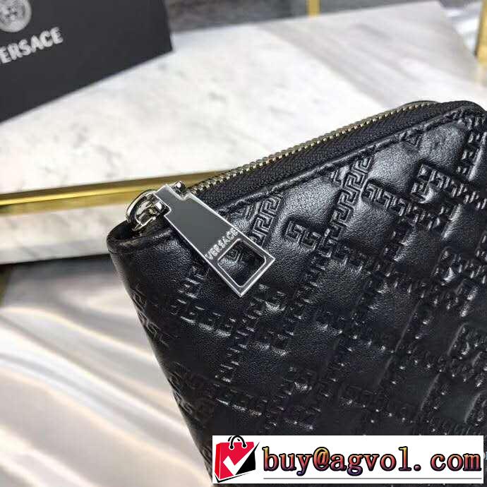 2019年春夏流行ファッション 大人の可愛さを引き立て ヴェルサーチVERSACE 財布