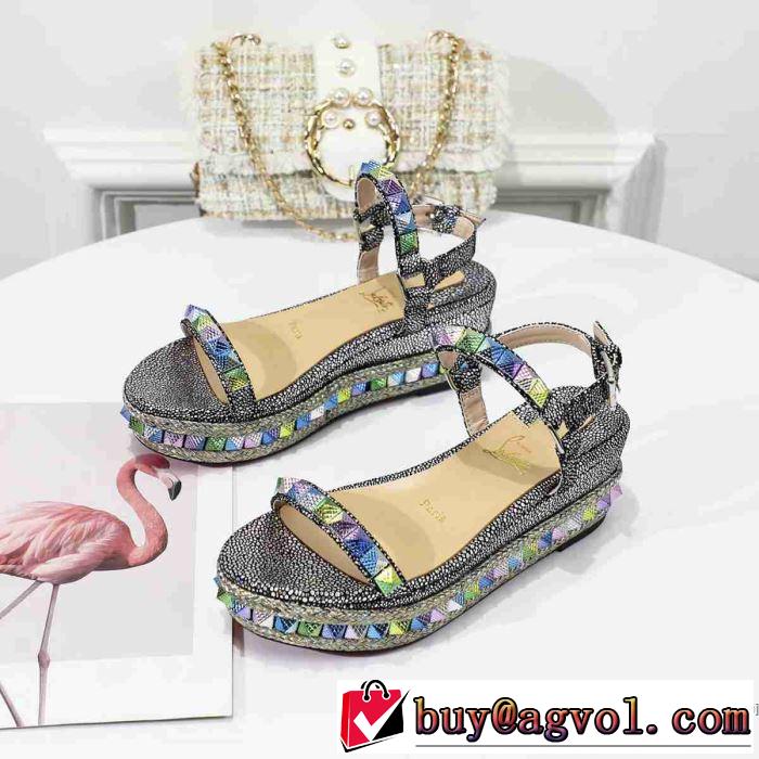 クリスチャンルブタン Christian Louboutin サンダル 2019年春夏のトレンドアイテム 夏らしい爽やかさ