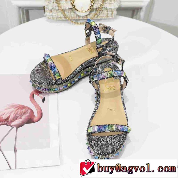 クリスチャンルブタン Christian Louboutin サンダル 2019年春夏のトレンドアイテム 夏らしい爽やかさ