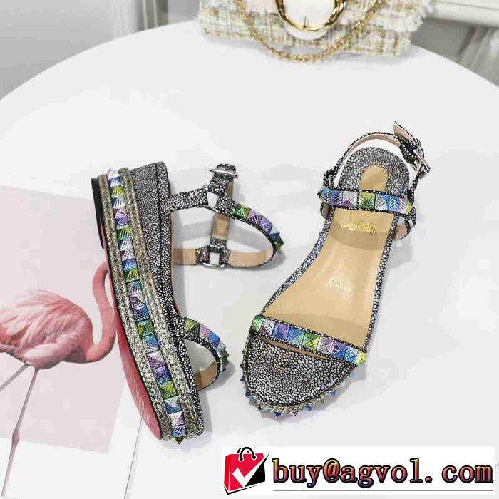 クリスチャンルブタン Christian Louboutin サンダル 2019年春夏のトレンドアイテム 夏らしい爽やかさ
