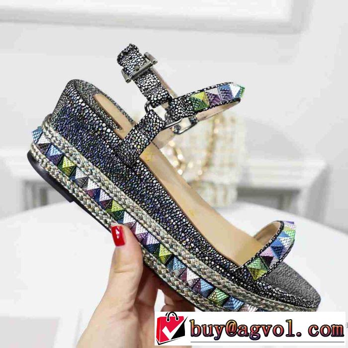 クリスチャンルブタン Christian Louboutin サンダル 2019年春夏のトレンドアイテム 夏らしい爽やかさ