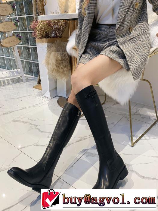 2019-20秋冬トレンドファッション バレンシアガ BALENCIAGA 最新秋冬トレンドをチェック レザーブーツ 秋冬流行りファション