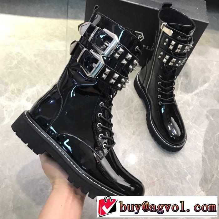 レザーブーツもちろん相性抜群  フィリッププレイン 速報！2019年秋ファッショントレンド  PHILIPP PLEIN 優しい色味がかわいい