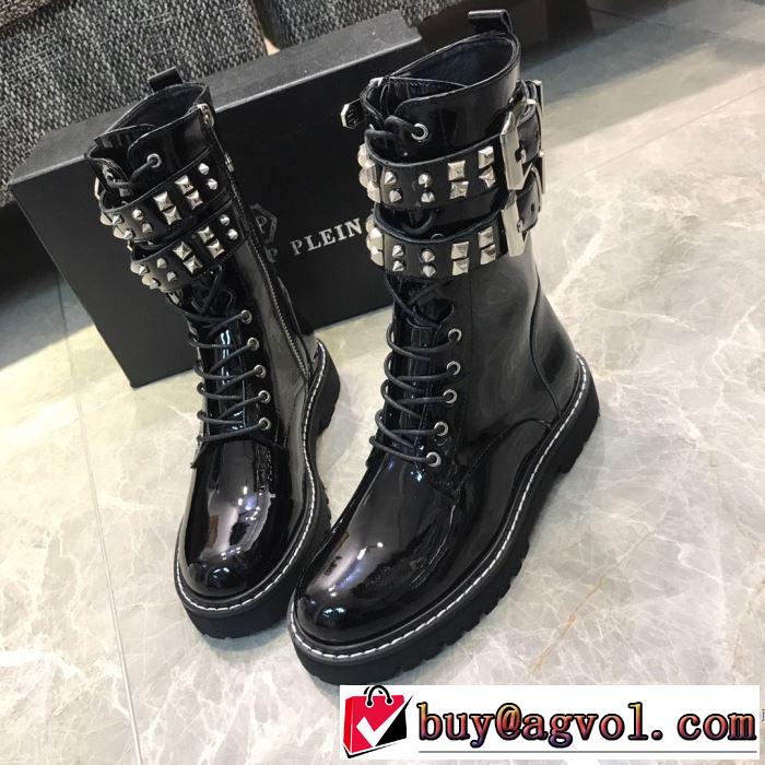 レザーブーツもちろん相性抜群  フィリッププレイン 速報！2019年秋ファッショントレンド  PHILIPP PLEIN 優しい色味がかわいい