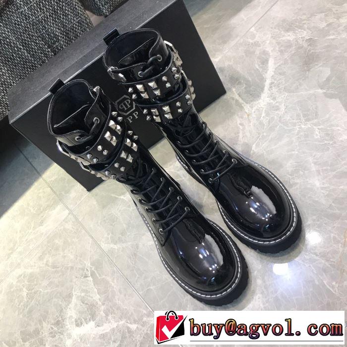 レザーブーツもちろん相性抜群  フィリッププレイン 速報！2019年秋ファッショントレンド  PHILIPP PLEIN 優しい色味がかわいい