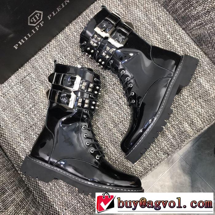 レザーブーツもちろん相性抜群  フィリッププレイン 速報！2019年秋ファッショントレンド  PHILIPP PLEIN 優しい色味がかわいい
