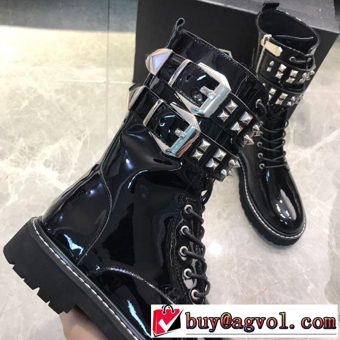 レザーブーツもちろん相性抜群  フィリッププレイン 速報！2019年秋ファッショントレンド  PHILIPP PLEIN 優しい色味がかわいい