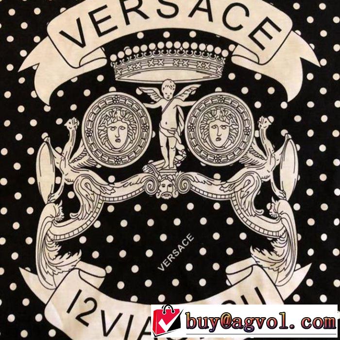 VERSACE ヴェルサーチ 半袖Tシャツ 夏の王道　適度な上品さ 新しい斬新なスタイル