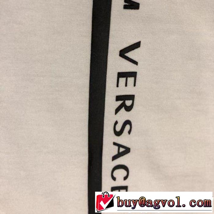 2色可選 半袖Tシャツ VERSACE ヴェルサーチ 大人の可愛さを引き立て 肌触りの良いサラりと